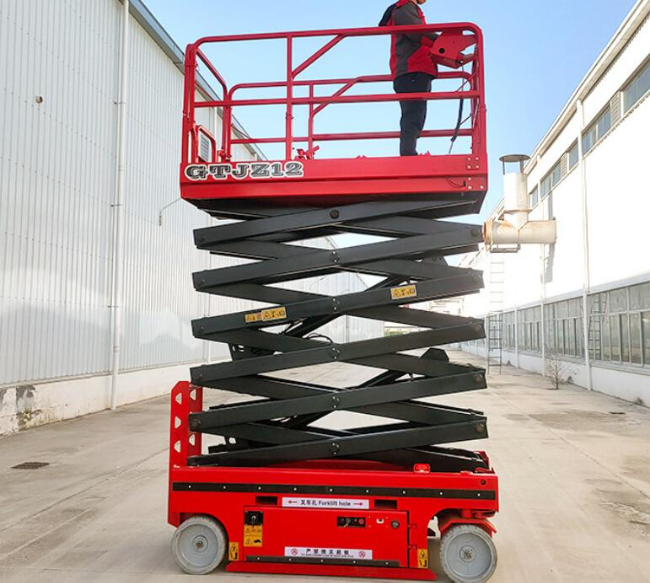 隆子自行走移动式升降机